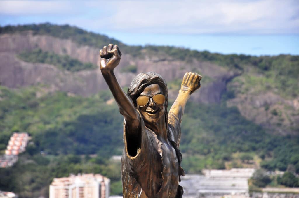 Estátua Michael Jackson na comunidade Dona Marta